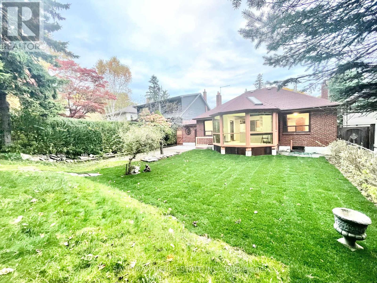 196 South Kingsway, Toronto (High Park-Swansea), Ontario  M6S 3T7 - Photo 7 - W12466568