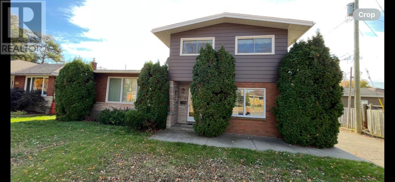 2724 Park Row, Thunder Bay, Ontario