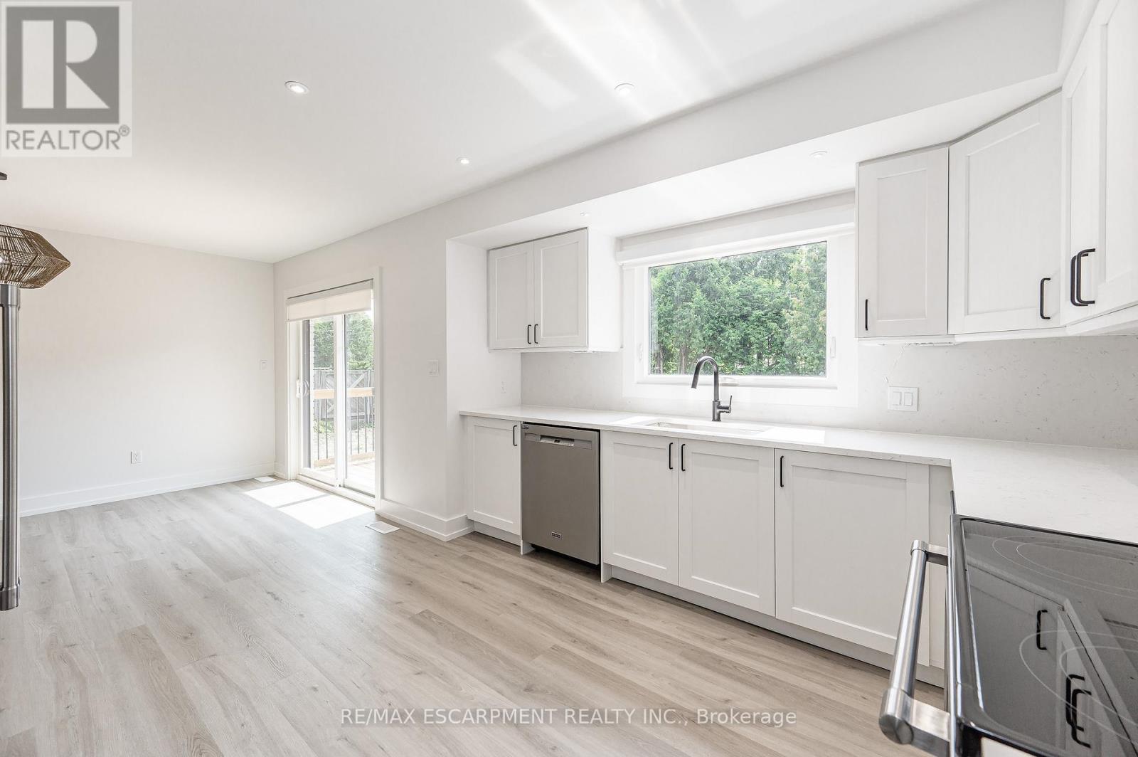 Upper - 664 Hiawatha Boulevard, Hamilton, Ontario  L9G 3A5 - Photo 13 - X12523610