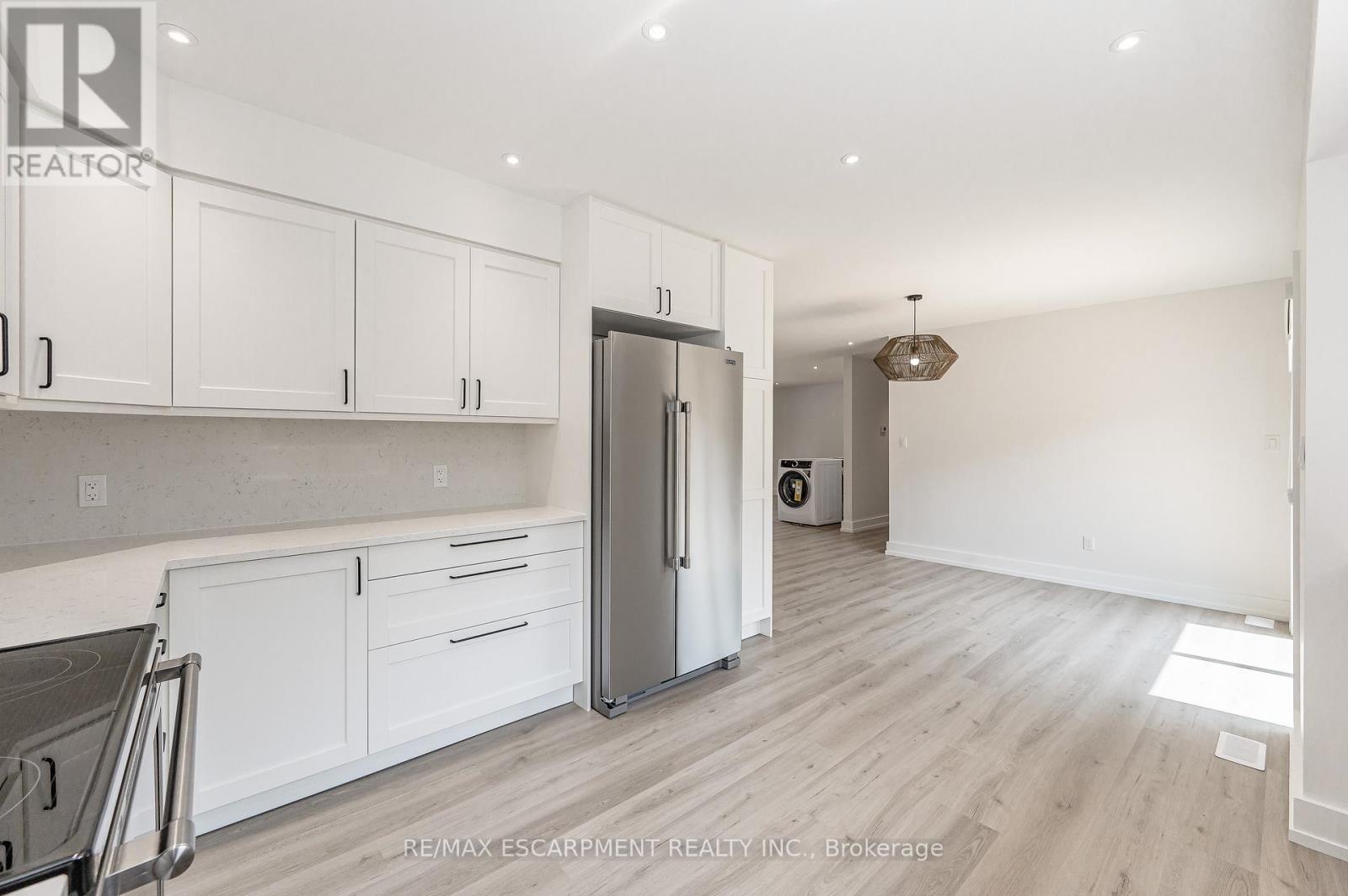 Upper - 664 Hiawatha Boulevard, Hamilton, Ontario  L9G 3A5 - Photo 14 - X12523610