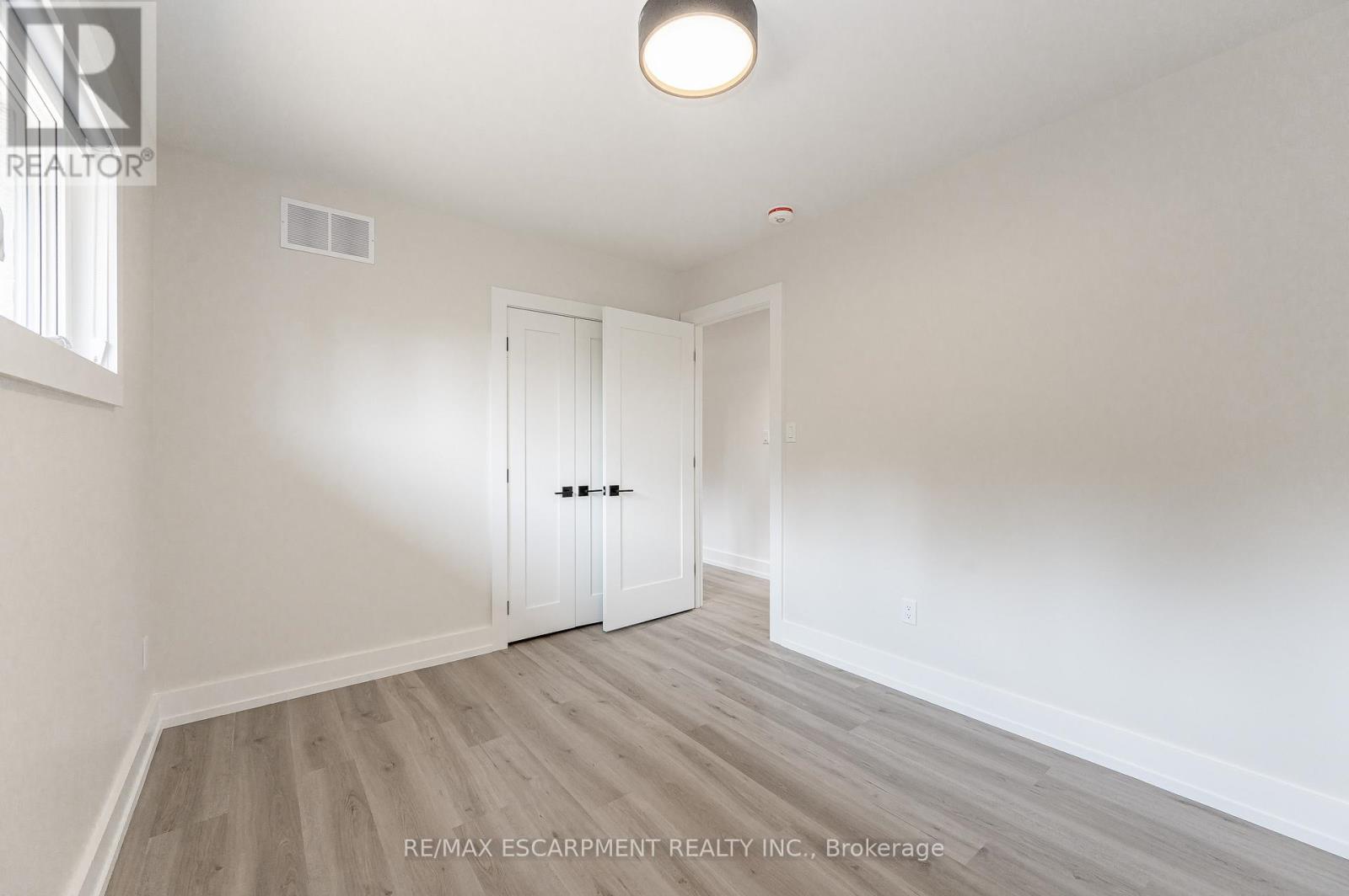 Upper - 664 Hiawatha Boulevard, Hamilton, Ontario  L9G 3A5 - Photo 19 - X12523610