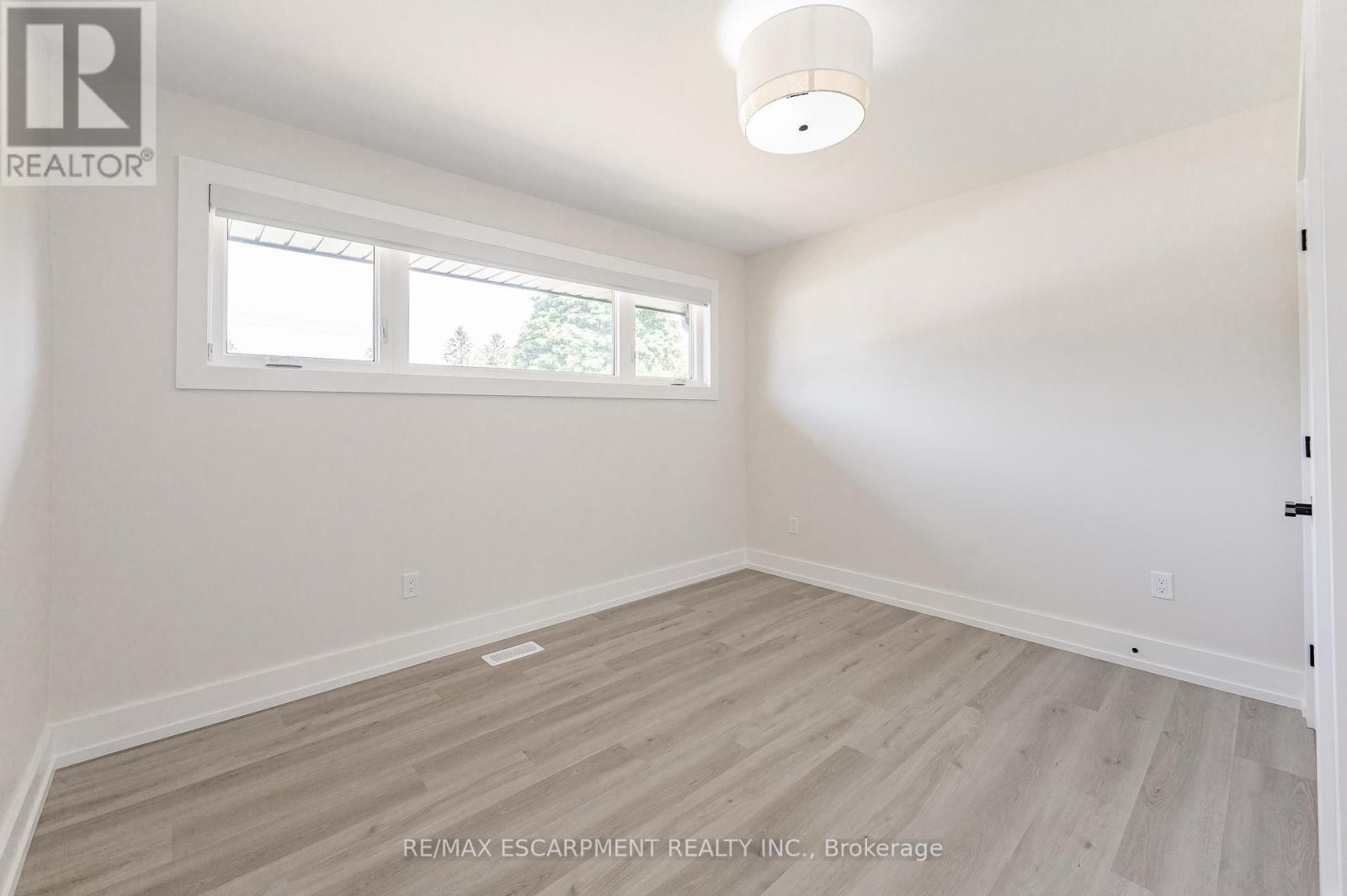 Upper - 664 Hiawatha Boulevard, Hamilton, Ontario  L9G 3A5 - Photo 20 - X12523610