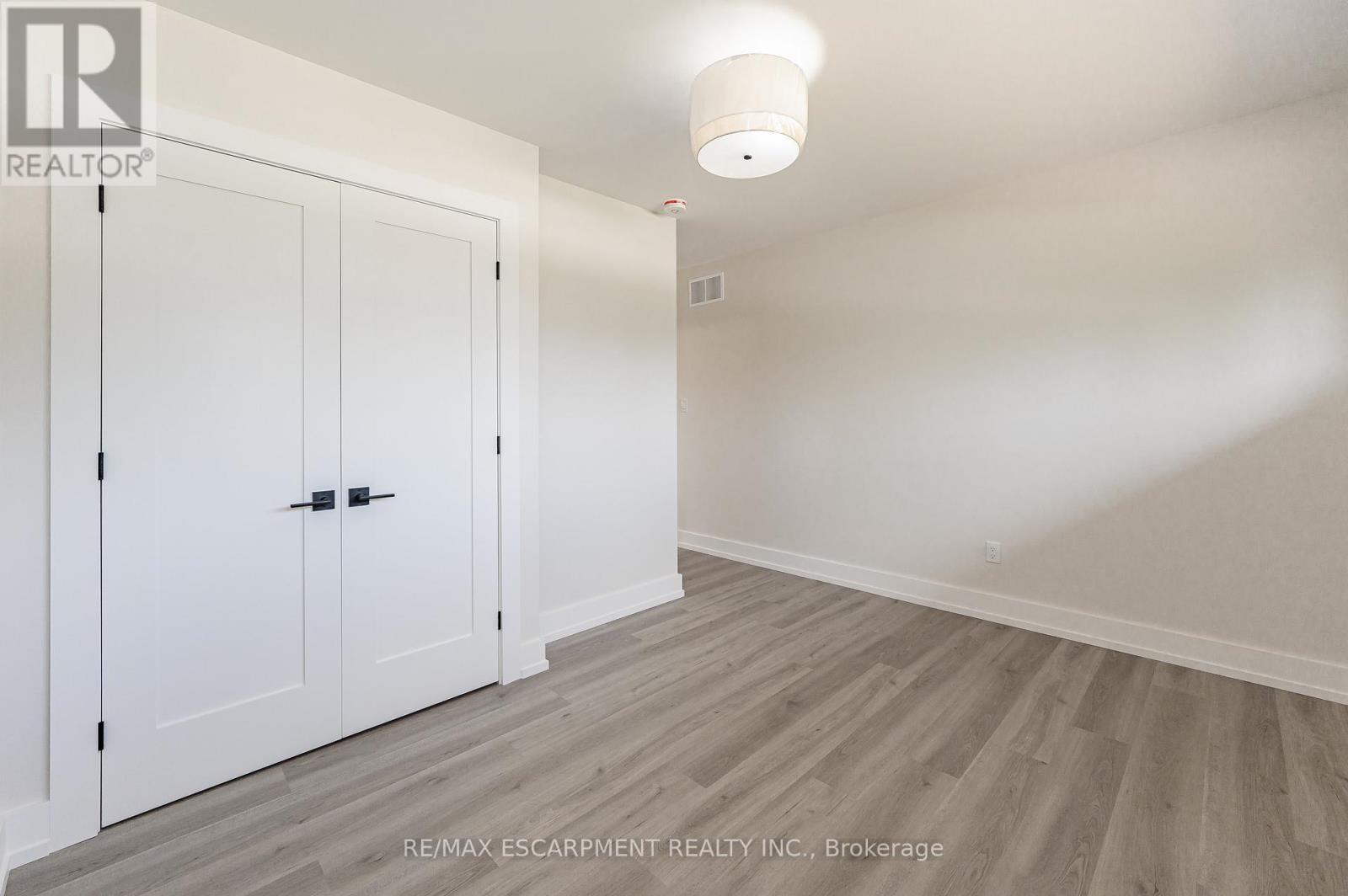 Upper - 664 Hiawatha Boulevard, Hamilton, Ontario  L9G 3A5 - Photo 22 - X12523610