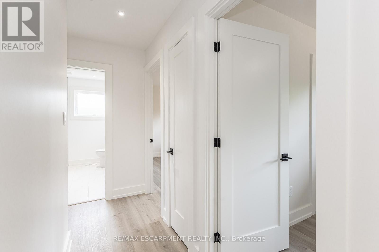 Upper - 664 Hiawatha Boulevard, Hamilton, Ontario  L9G 3A5 - Photo 25 - X12523610