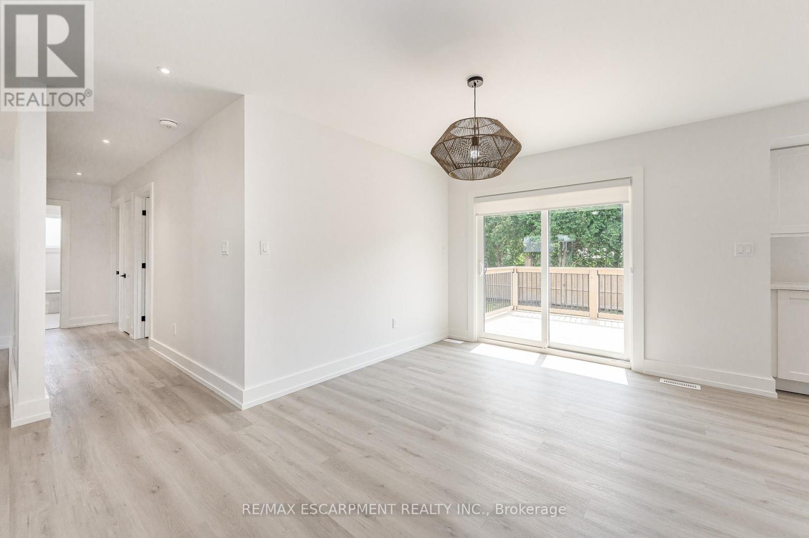 Upper - 664 Hiawatha Boulevard, Hamilton, Ontario  L9G 3A5 - Photo 9 - X12523610