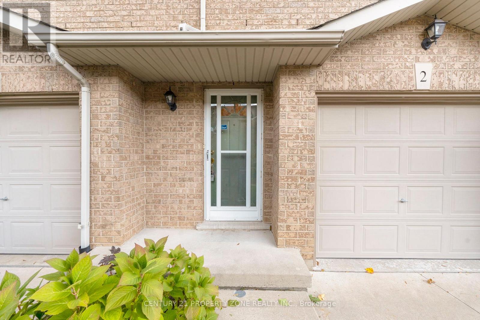 2 - 1809 Upper Wentworth Street, Hamilton, Ontario L9B 2R9 - Photo 3 - X12523708