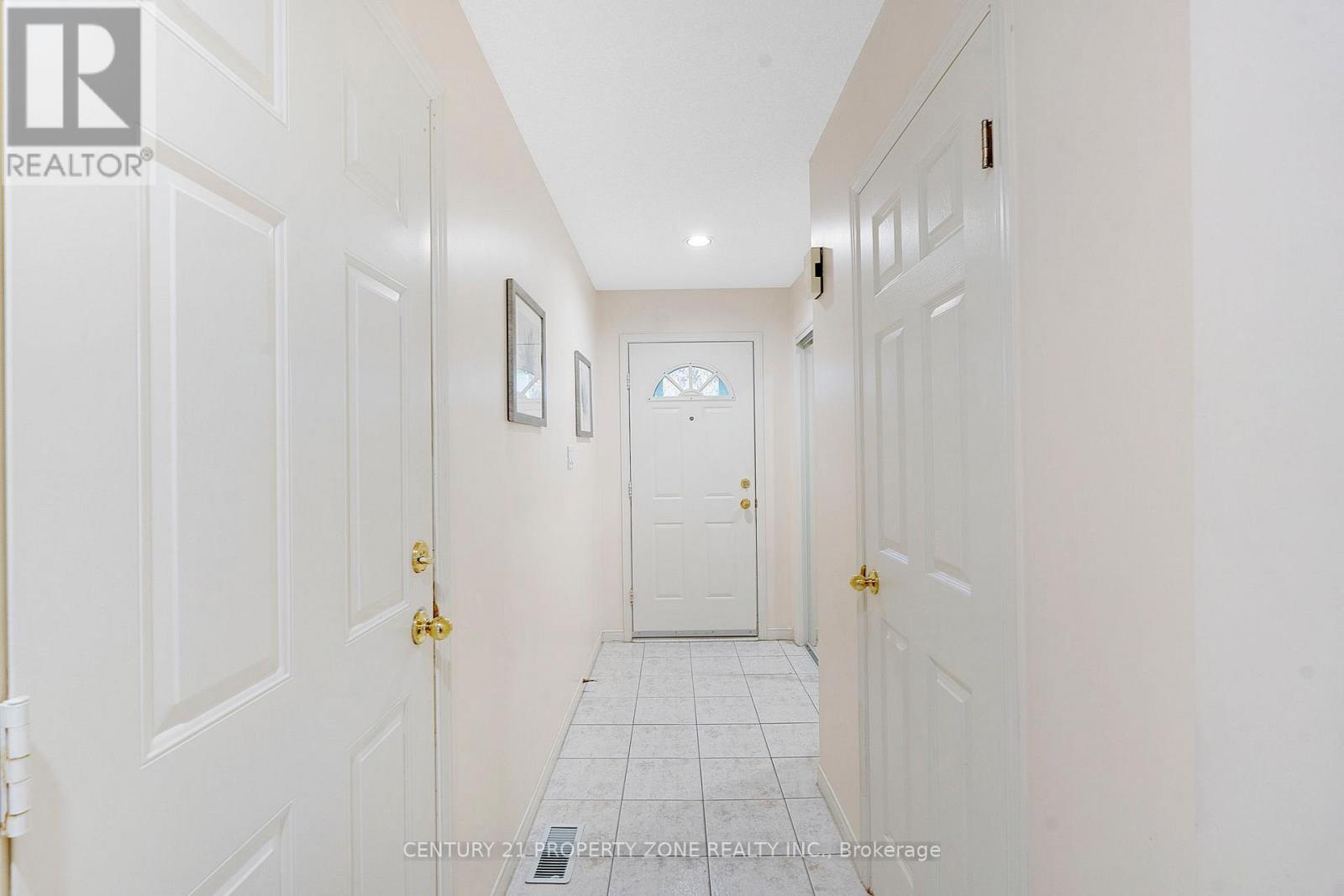 2 - 1809 Upper Wentworth Street, Hamilton, Ontario L9B 2R9 - Photo 4 - X12523708