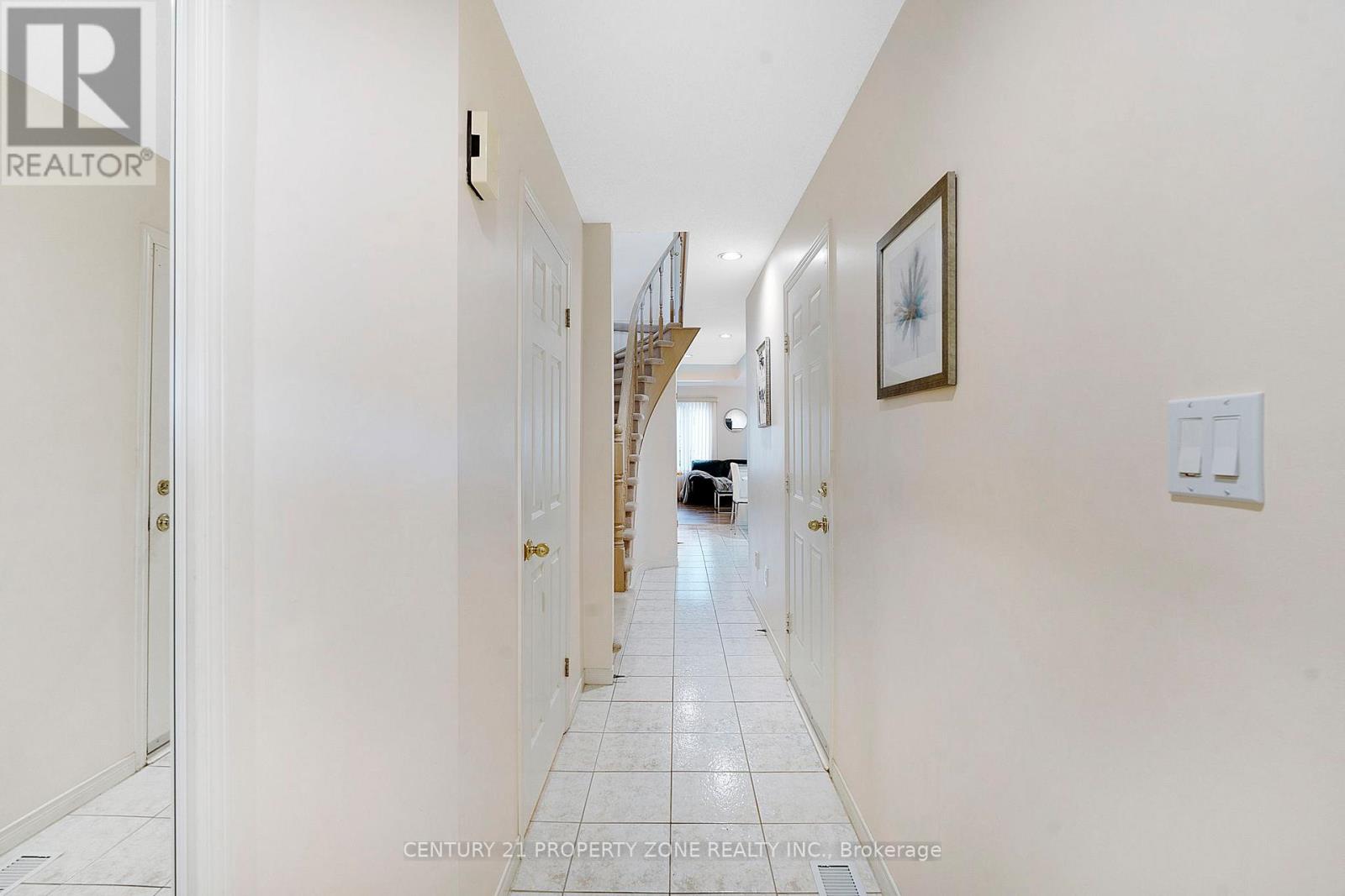 2 - 1809 Upper Wentworth Street, Hamilton, Ontario L9B 2R9 - Photo 5 - X12523708