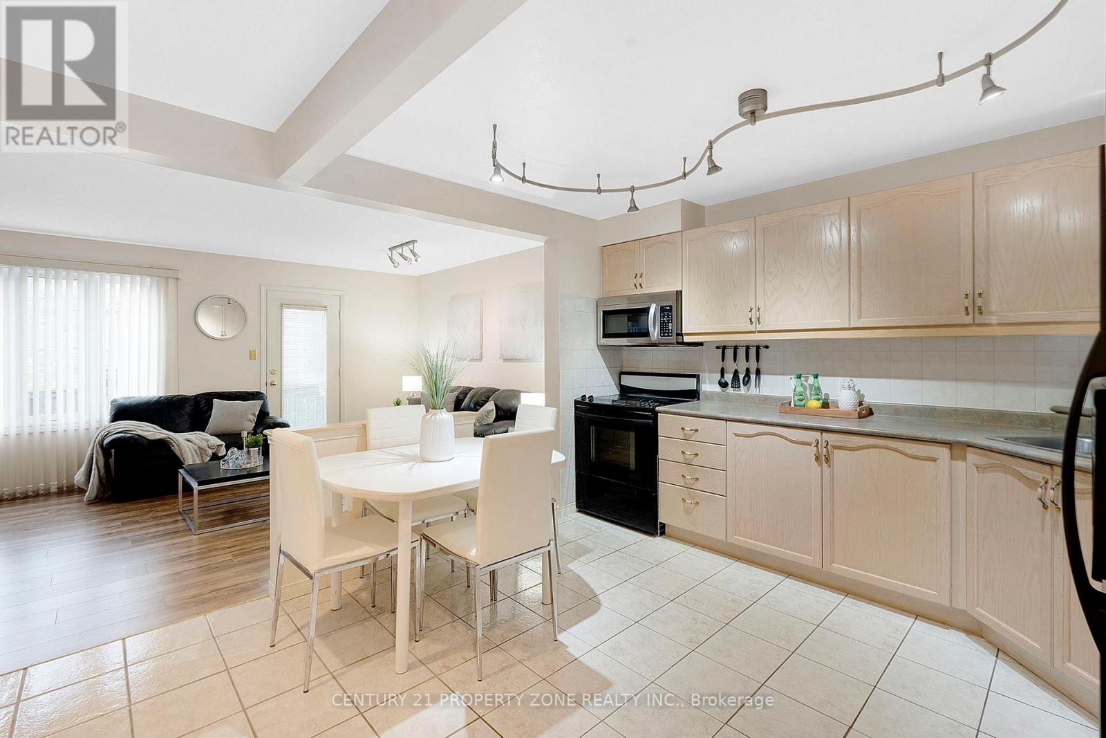 2 - 1809 Upper Wentworth Street, Hamilton, Ontario L9B 2R9 - Photo 7 - X12523708