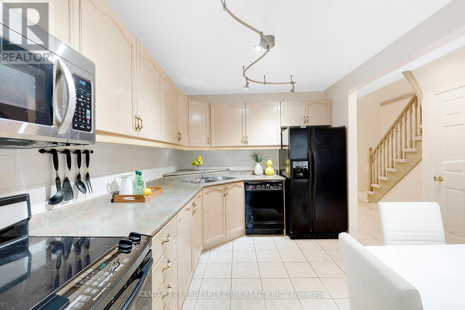 2 - 1809 Upper Wentworth Street, Hamilton, Ontario L9B 2R9 - Photo 9 - X12523708