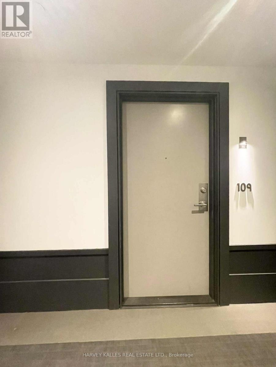 109 - 10 Concord Place, Grimsby, Ontario  L3M 0G6 - Photo 4 - X12523750