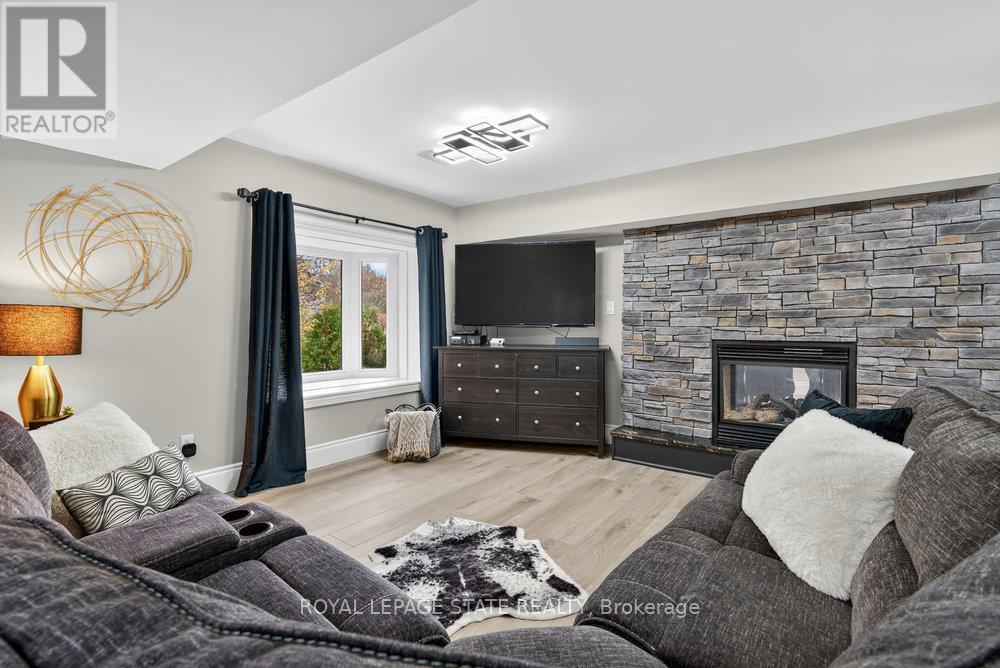 74 Green Mountain Road E, Hamilton, Ontario  L8G 4N4 - Photo 14 - X12523812