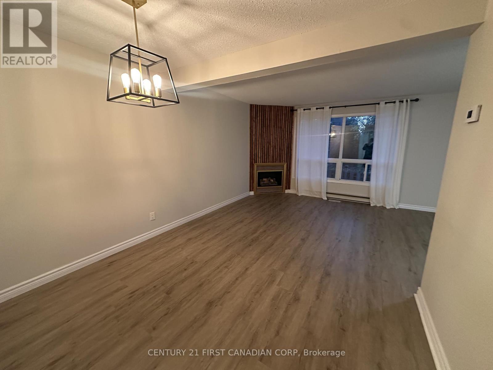 7 - 135 Belmont Drive, London South, Ontario  N6J 4J3 - Photo 4 - X12522278