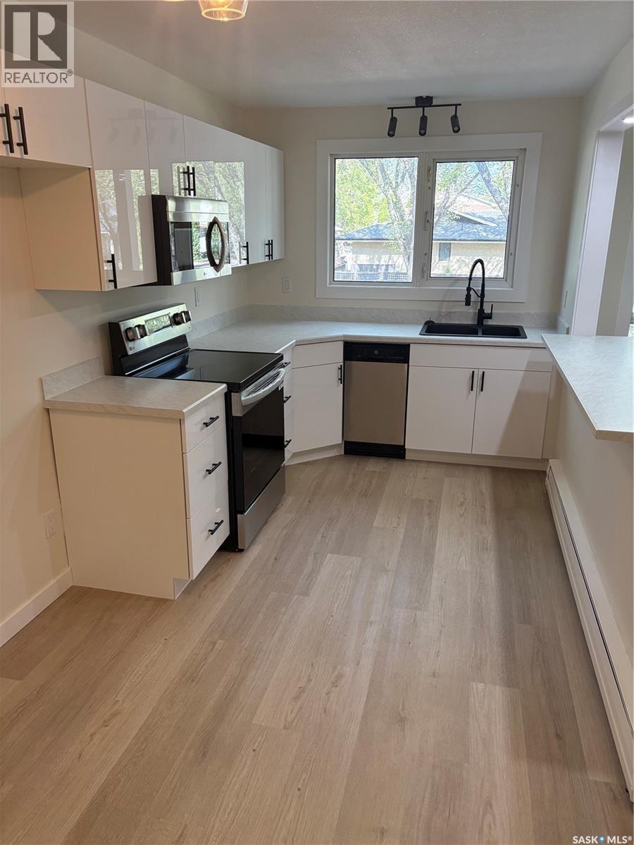 35 42 Spence Street, Regina, Saskatchewan  S4S 4H4 - Photo 3 - SK023546