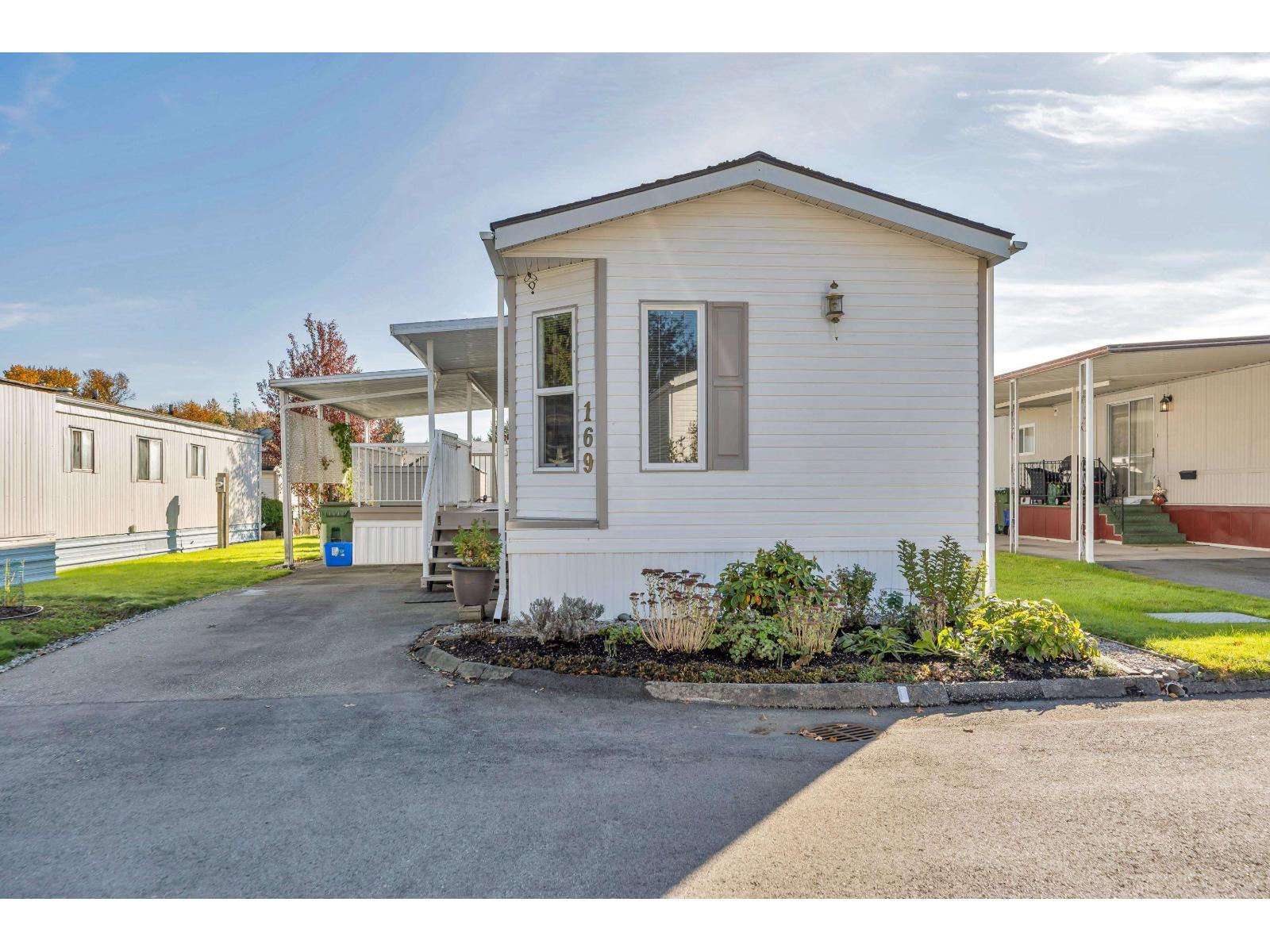 169 1840 160 Street, Surrey, British Columbia V4A 4X4 - Photo 2 - R3063553