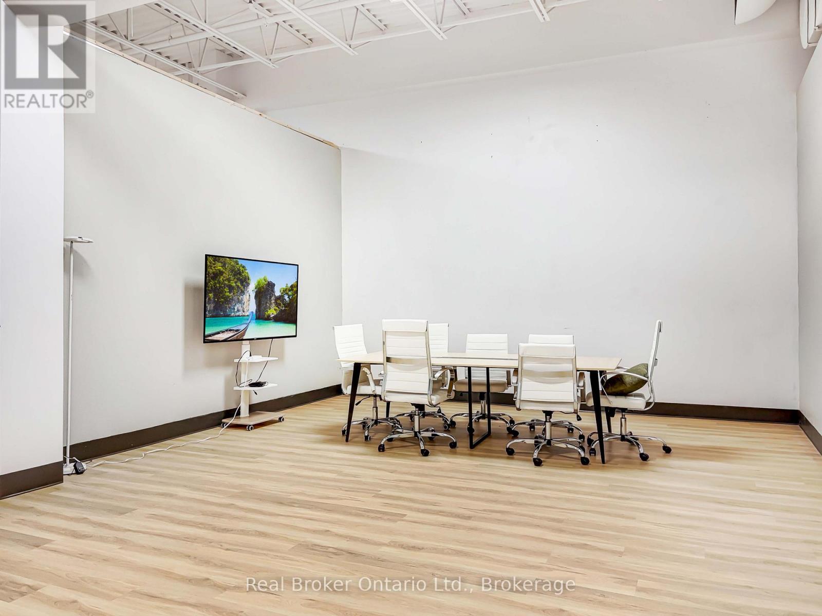 205b - 195 Hanlon Creek Boulevard, Guelph, Ontario N1C 0A1 - Photo 11 - X12523842