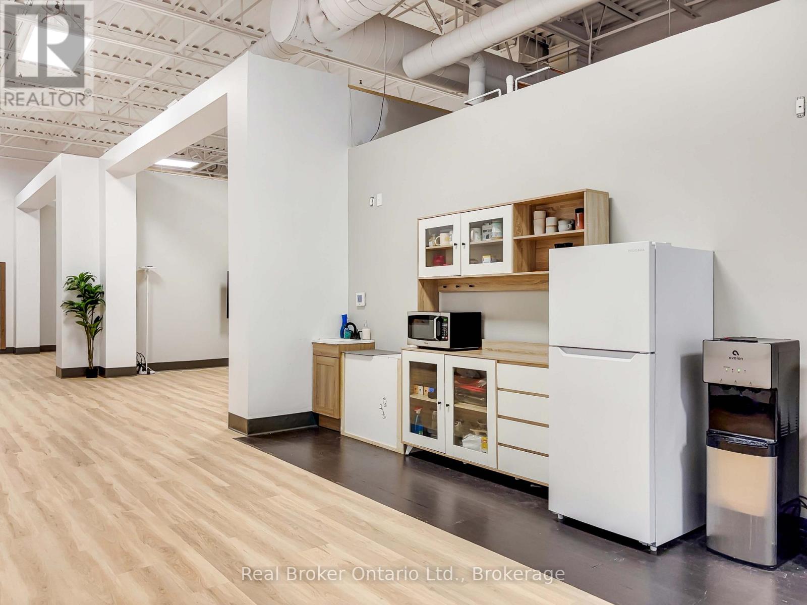 205b - 195 Hanlon Creek Boulevard, Guelph, Ontario N1C 0A1 - Photo 8 - X12523842