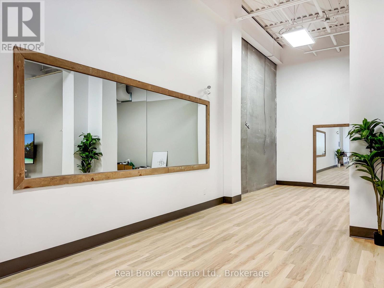 205b - 195 Hanlon Creek Boulevard, Guelph, Ontario N1C 0A1 - Photo 9 - X12523842