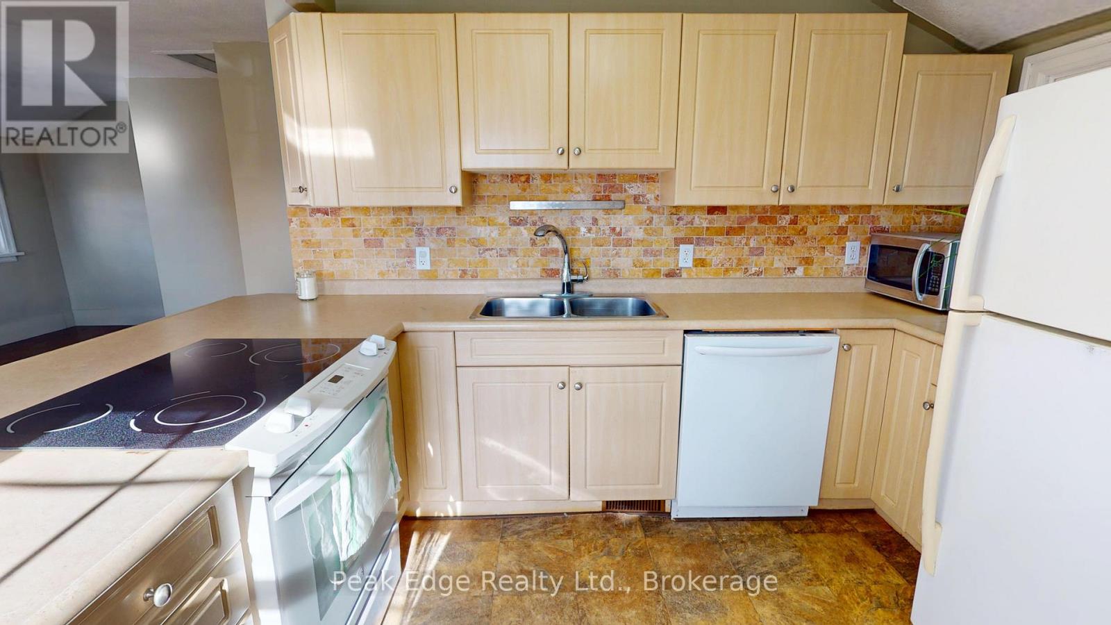 477 12th Avenue, Hanover, Ontario N4N 2V1 - Photo 16 - X12523874