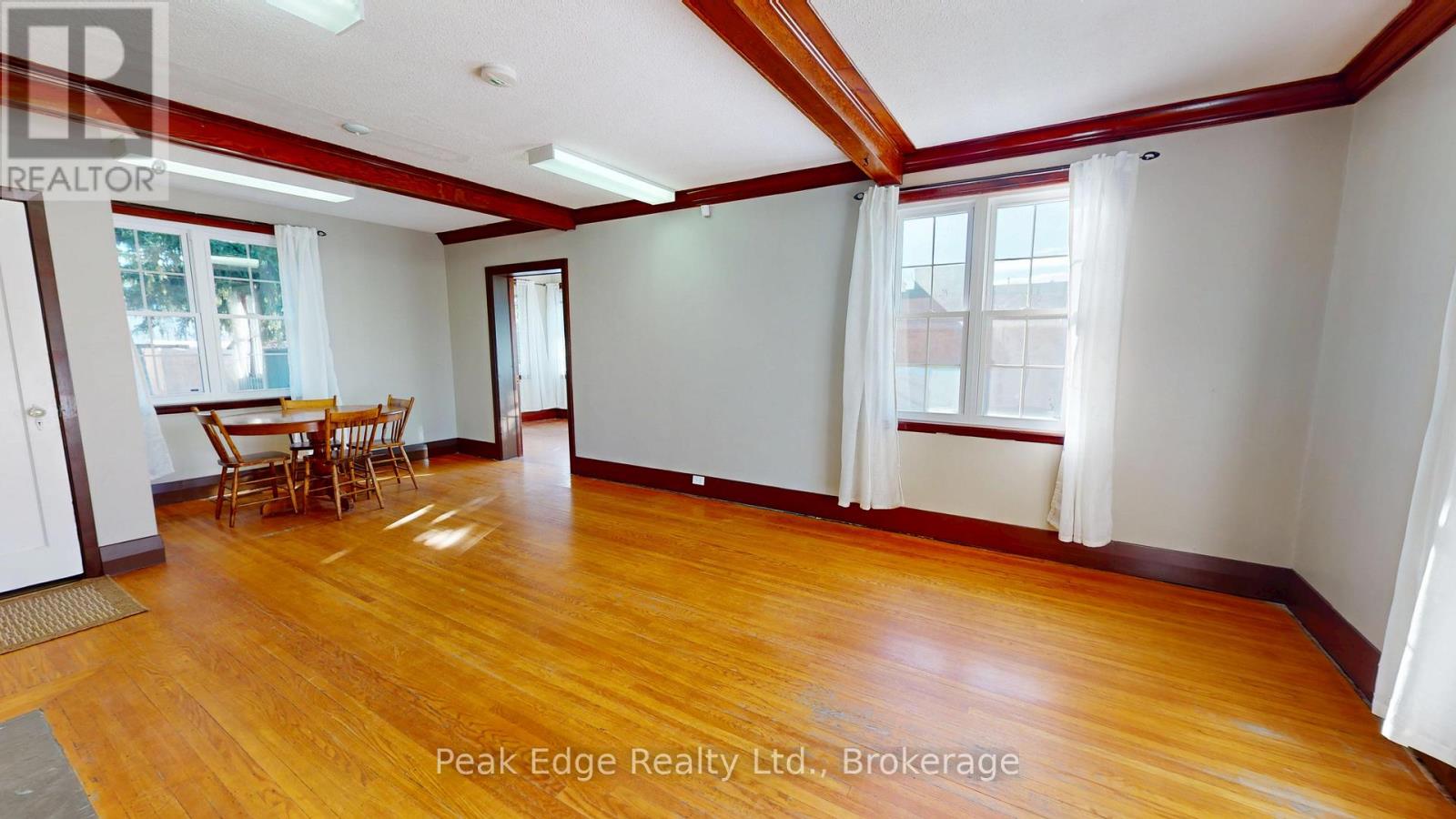 Third picture of 477 12TH AVENUE