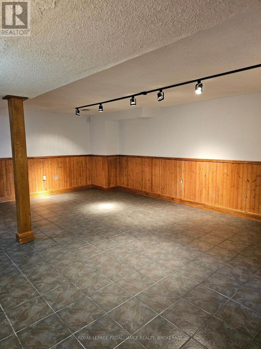 915 Warburton Crescent, Kingston, Ontario  K7M 8L3 - Photo 22 - X12497610