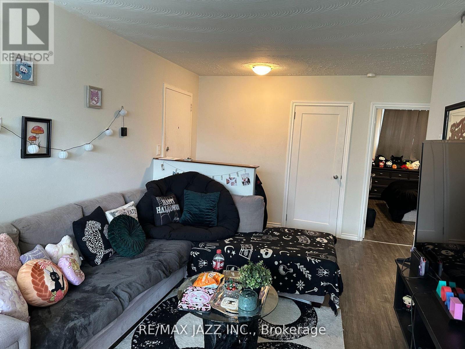 2 - 43 Wayne Avenue, Oshawa, Ontario L1G 3P8 - Photo 4 - E12524102