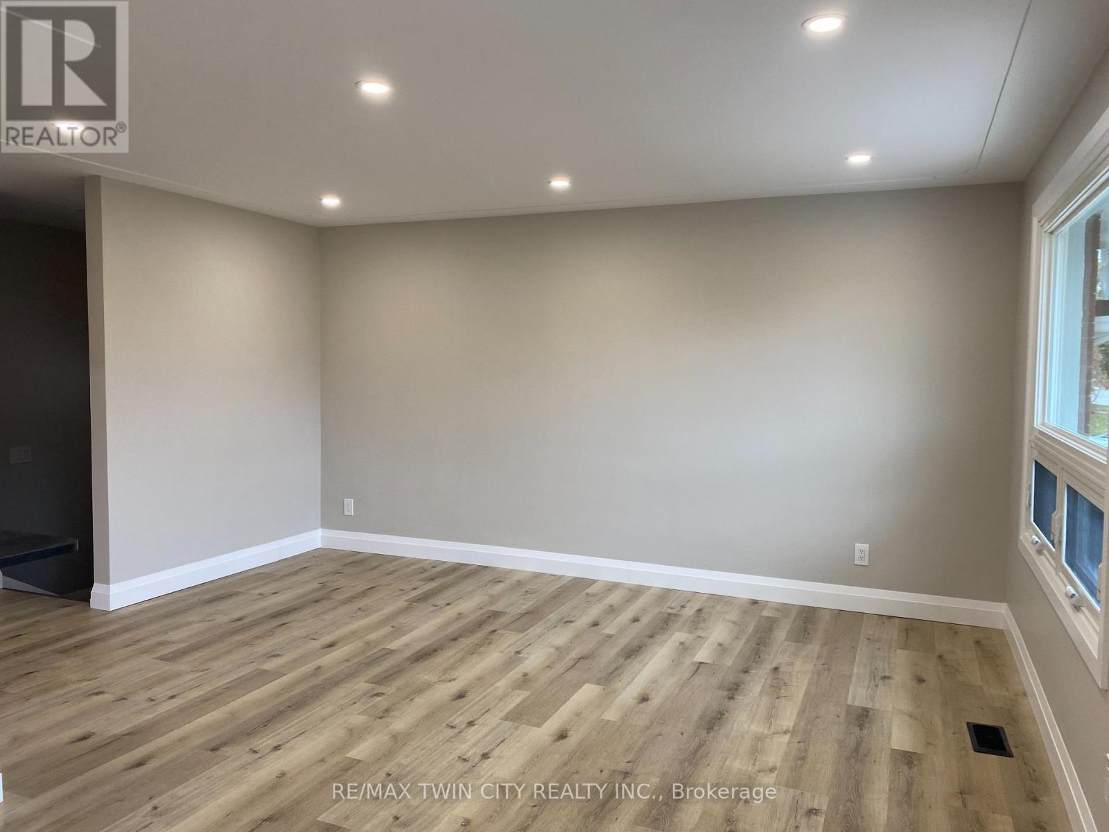 1067 Bernhardt Street, Cambridge, Ontario  N3H 2X9 - Photo 6 - X12521718