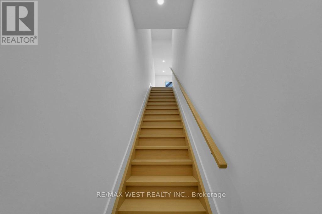 C - 661 Winona Drive, Toronto, Ontario M6C 3V6 - Photo 3 - C12470406