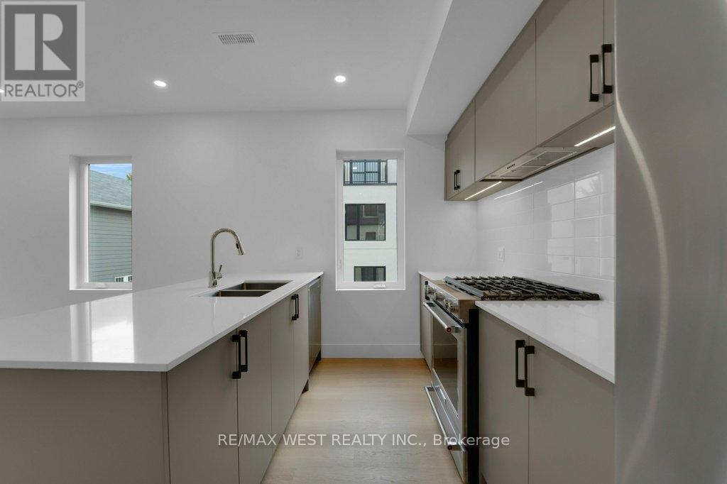 C - 661 Winona Drive, Toronto, Ontario M6C 3V6 - Photo 9 - C12470406