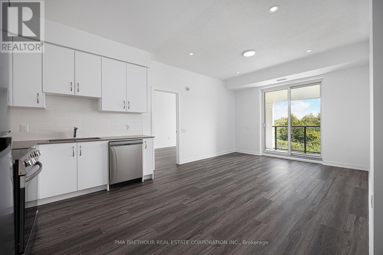 326 - 385 ARCTIC RED DRIVE, Oshawa, Ontario