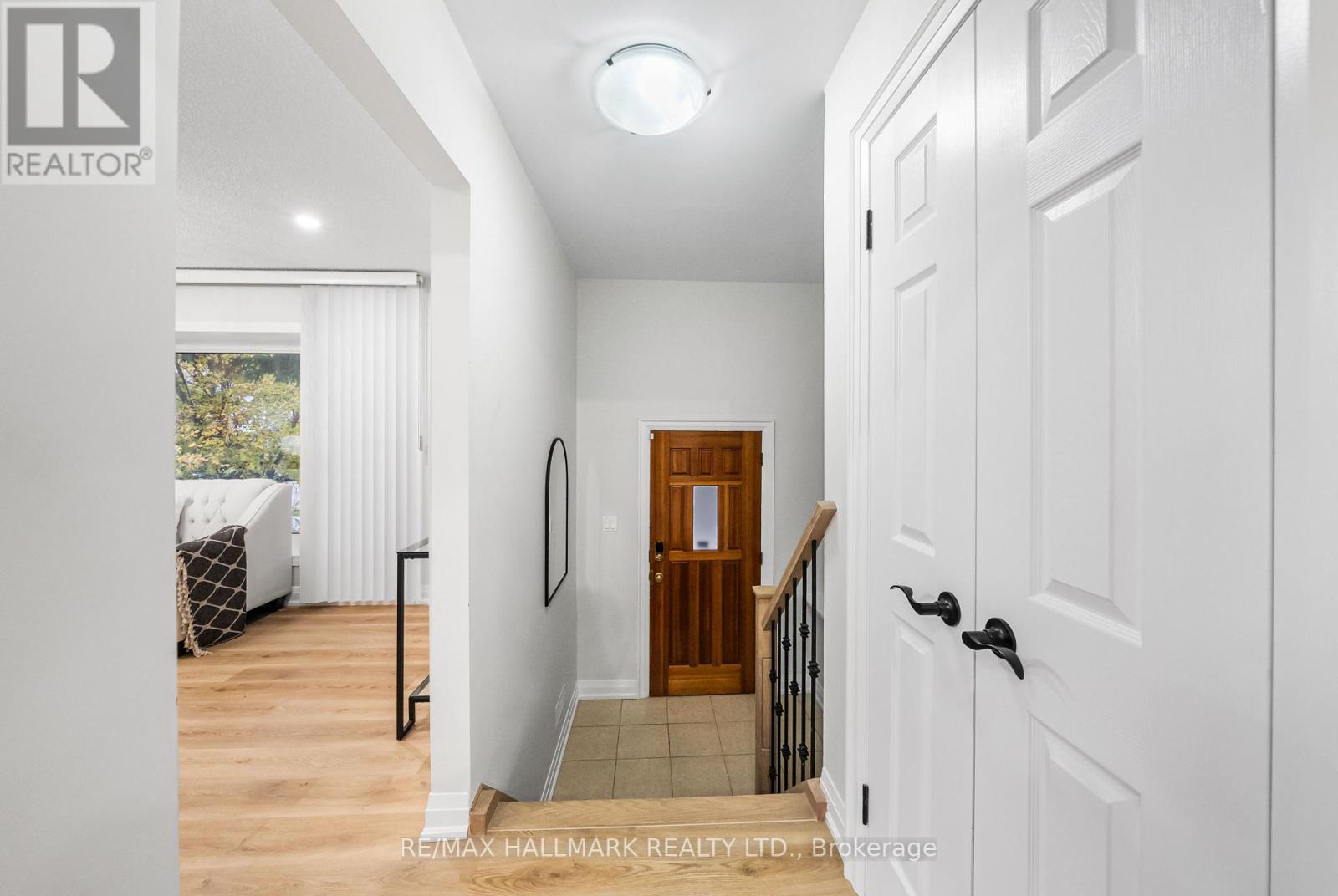 17 Dunsfold Drive, Toronto, Ontario  M1B 1T5 - Photo 3 - E12523862