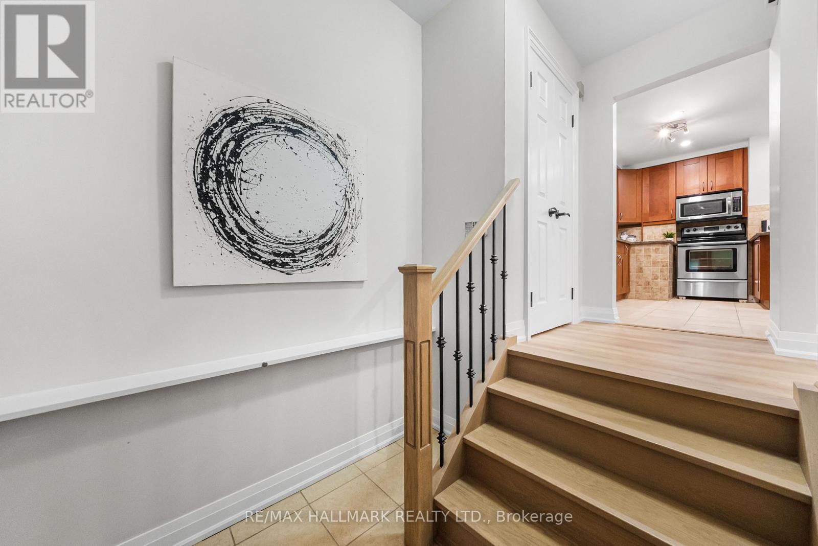 17 Dunsfold Drive, Toronto, Ontario  M1B 1T5 - Photo 4 - E12523862