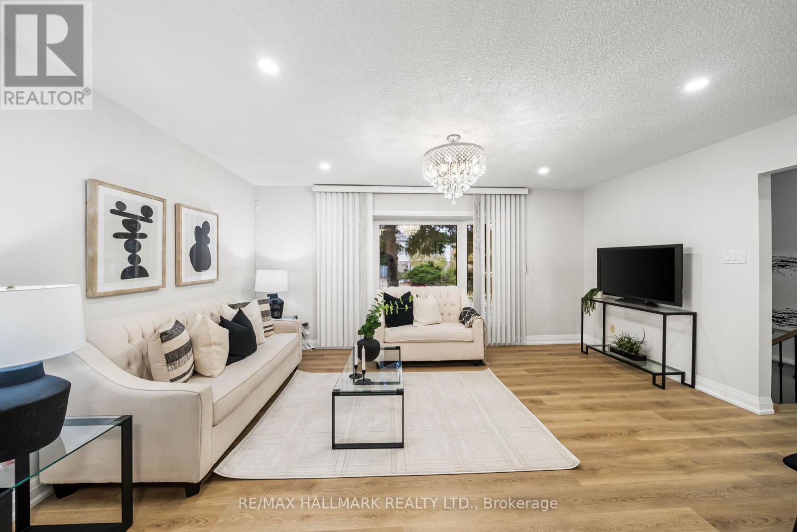 17 Dunsfold Drive, Toronto, Ontario  M1B 1T5 - Photo 7 - E12523862