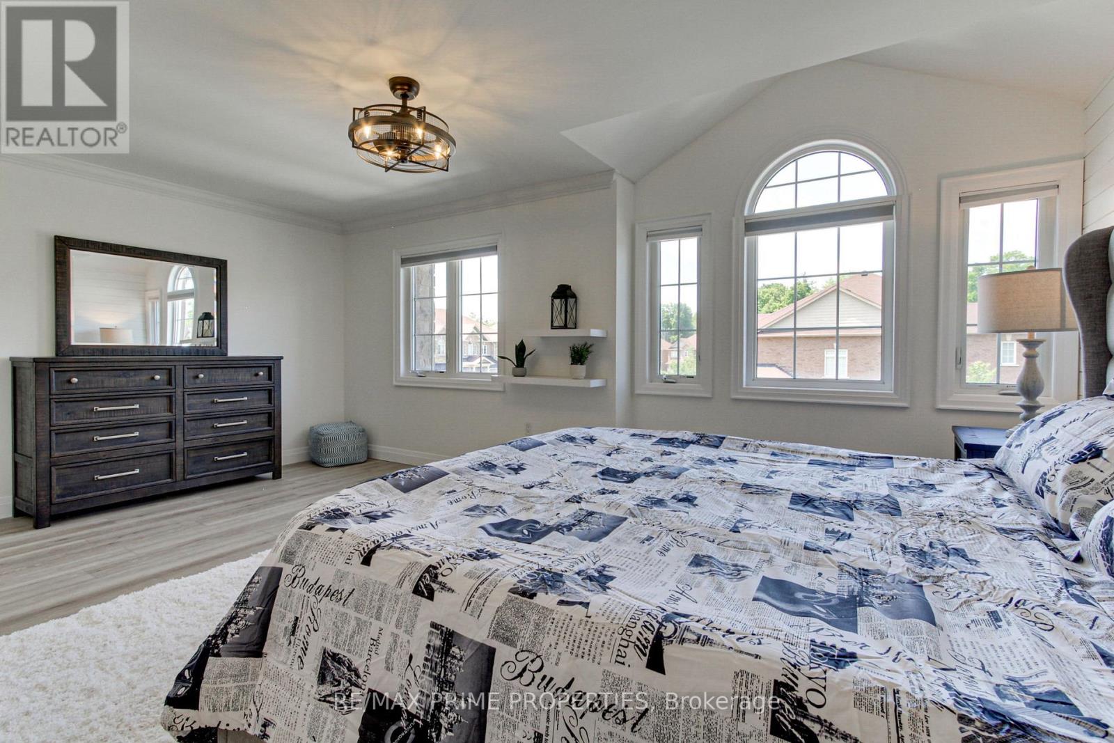 39 Scotia Road, Georgina, Ontario L0E 1R0 - Photo 14 - N12390439