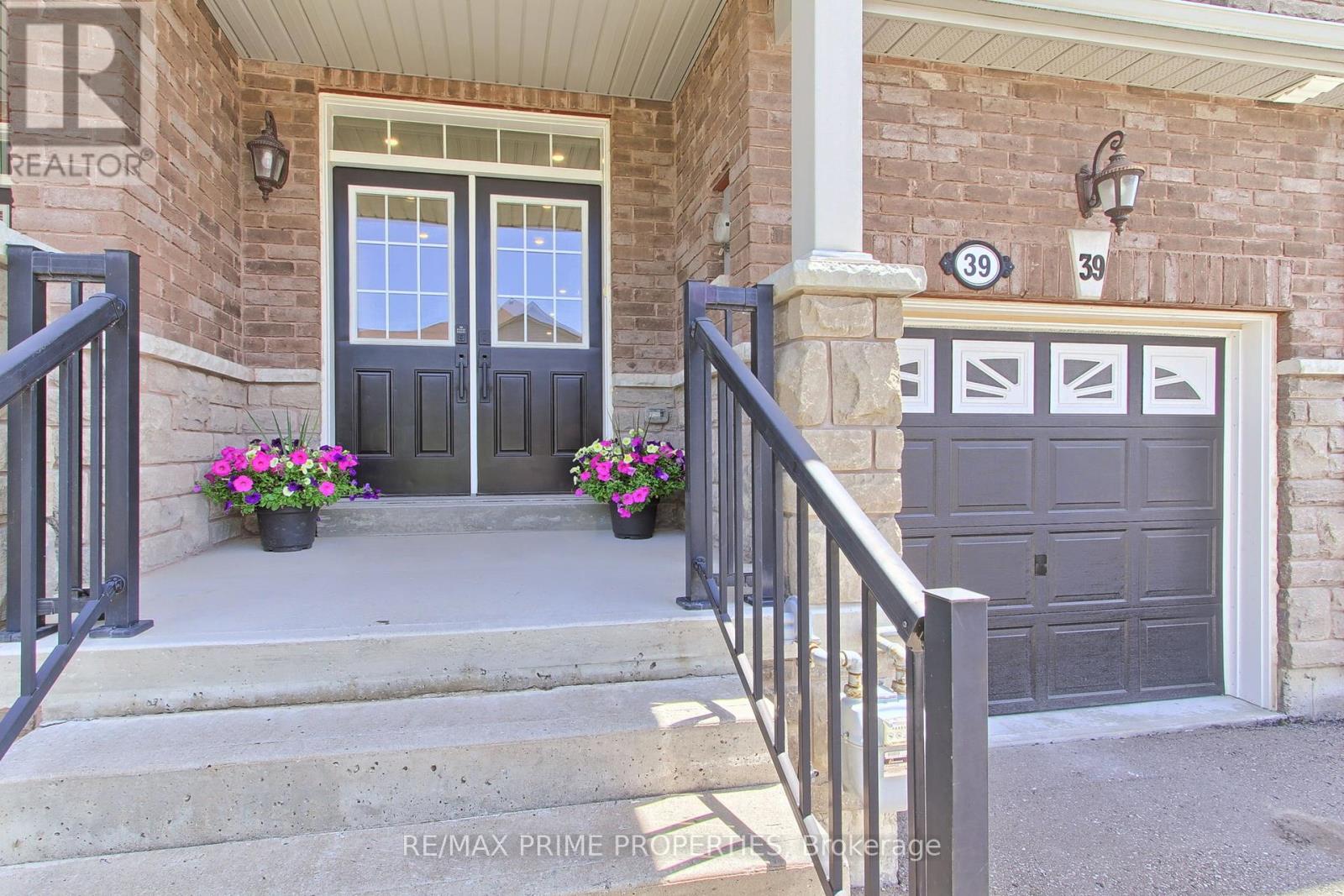 39 Scotia Road, Georgina, Ontario L0E 1R0 - Photo 2 - N12390439