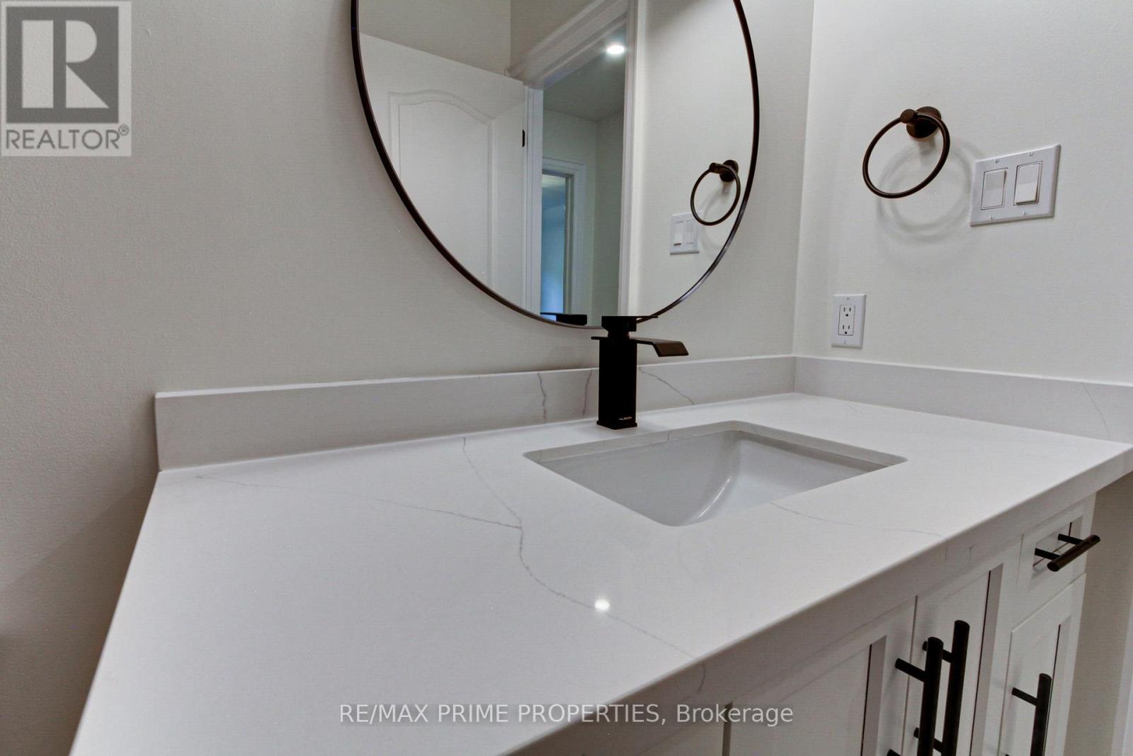 39 Scotia Road, Georgina, Ontario L0E 1R0 - Photo 23 - N12390439