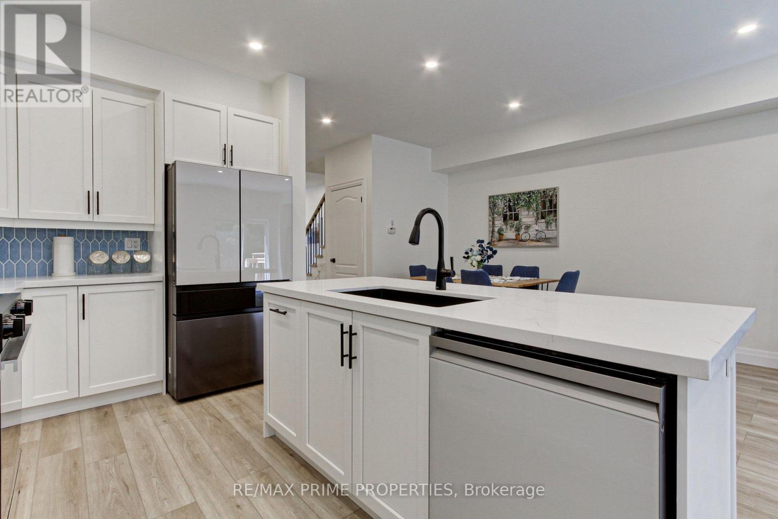 39 Scotia Road, Georgina, Ontario L0E 1R0 - Photo 9 - N12390439