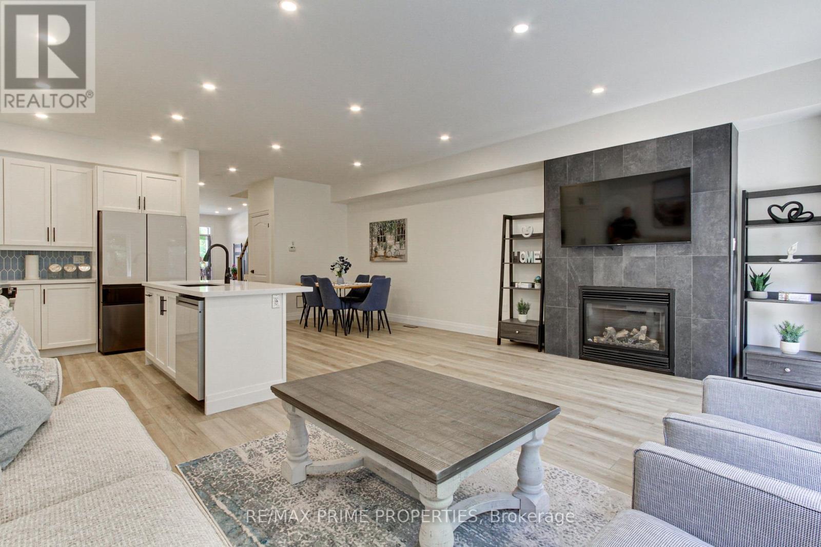 39 Scotia Road, Georgina, Ontario L0E 1R0 - Photo 11 - N12390439