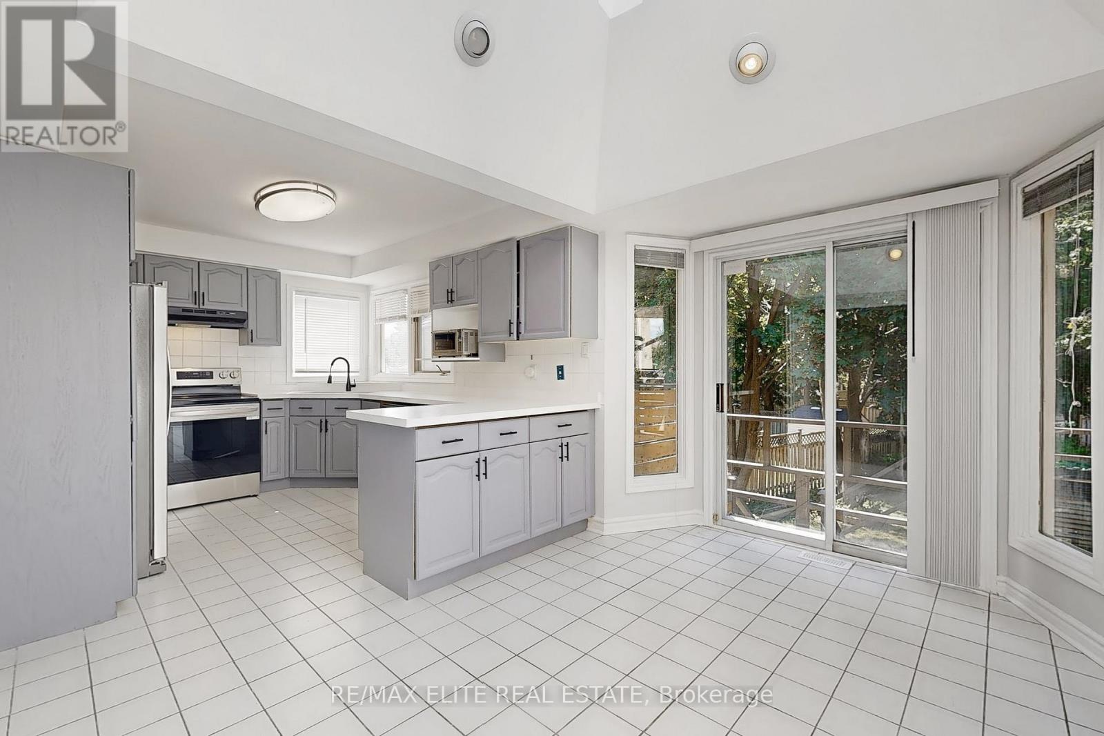 48 John Button Boulevard, Markham, Ontario  L3R 9A6 - Photo 12 - N12522550