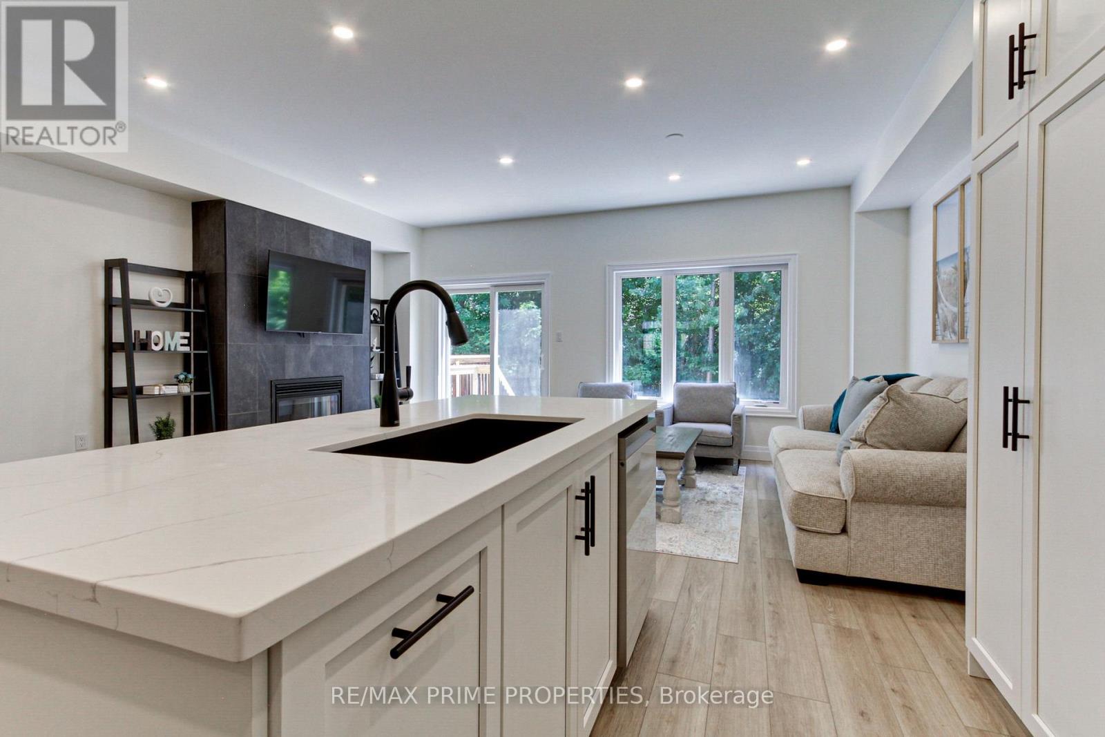 39 Scotia Road, Georgina, Ontario L0E 1R0 - Photo 8 - N12390439