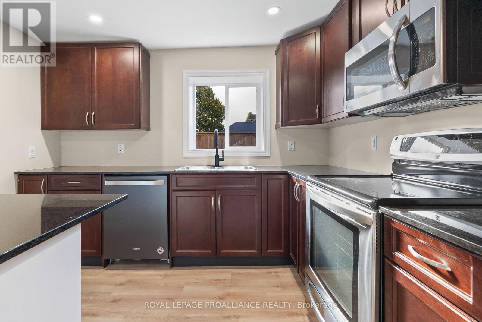 97 Donald Street S, Belleville, Ontario K8P 2J6 - Photo 15 - X12523940