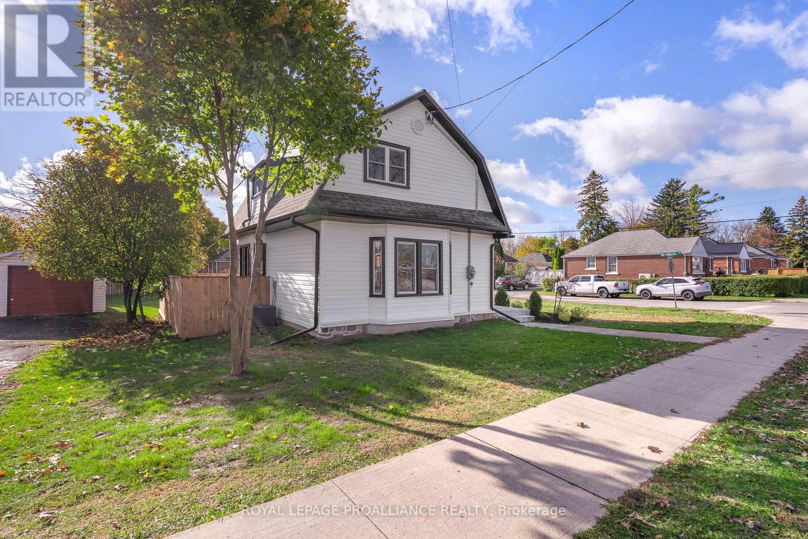 97 Donald Street S, Belleville, Ontario K8P 2J6 - Photo 2 - X12523940