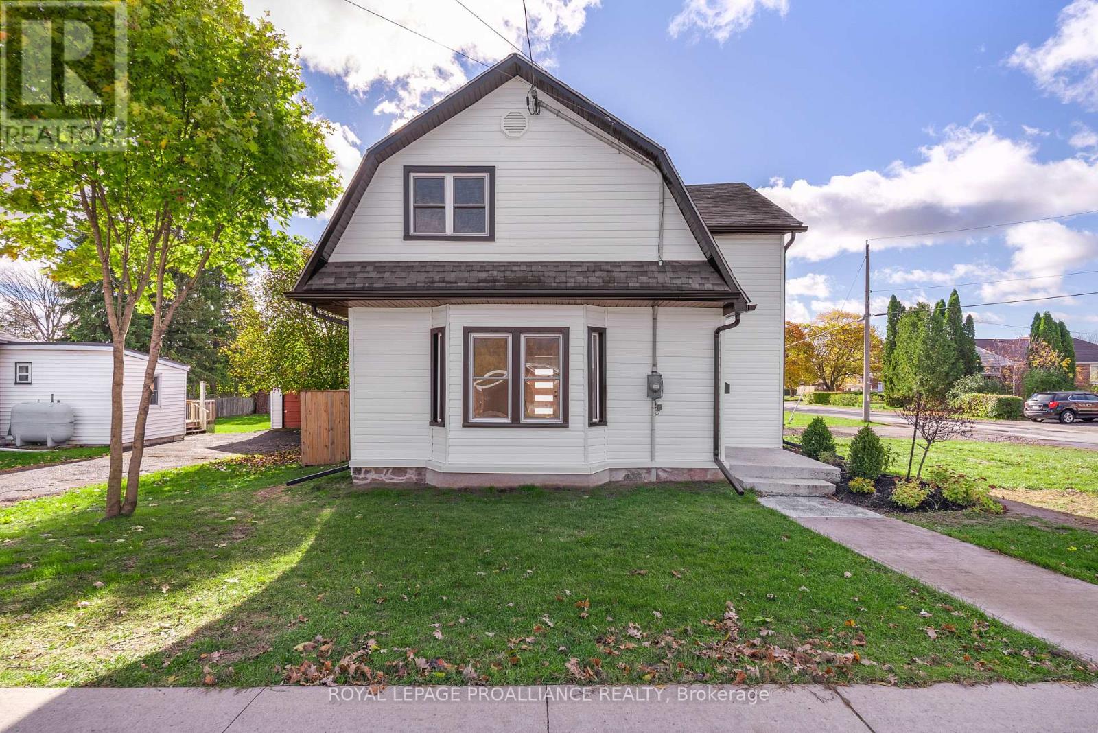 97 Donald Street S, Belleville, Ontario K8P 2J6 - Photo 3 - X12523940