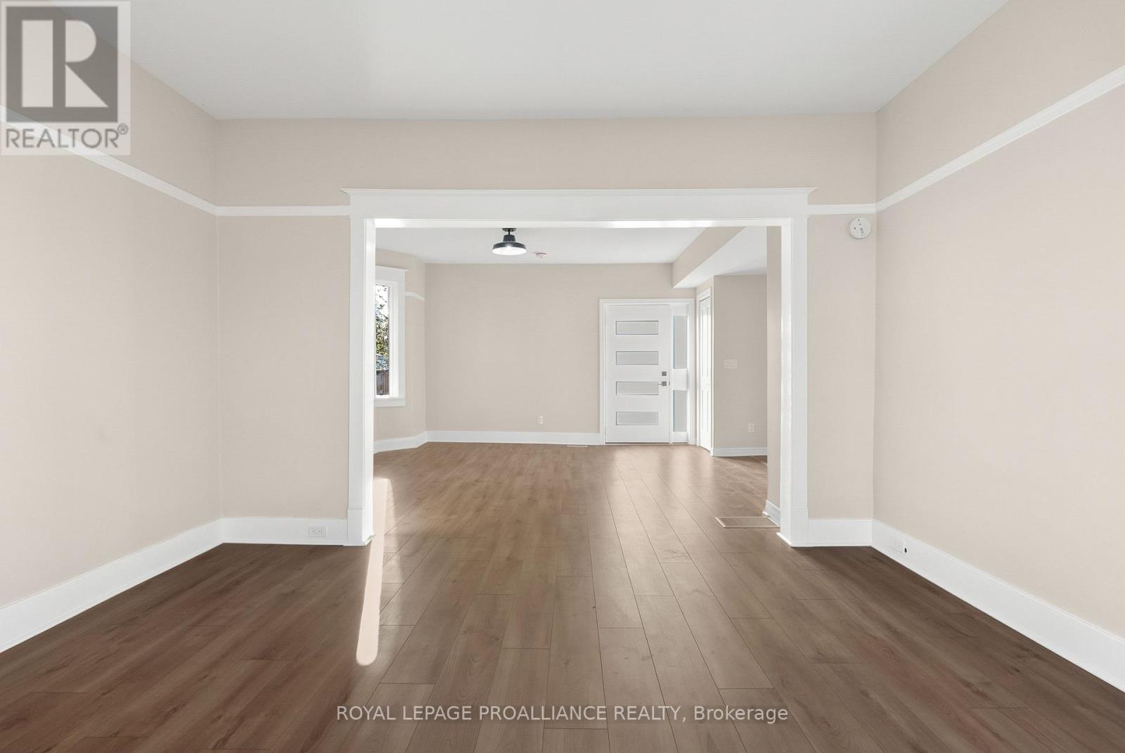 97 Donald Street S, Belleville, Ontario K8P 2J6 - Photo 5 - X12523940