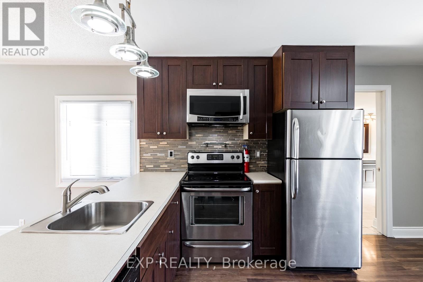 230 Pine Beach Drive, Georgina, Ontario L4P 2V5 - Photo 10 - N12523852