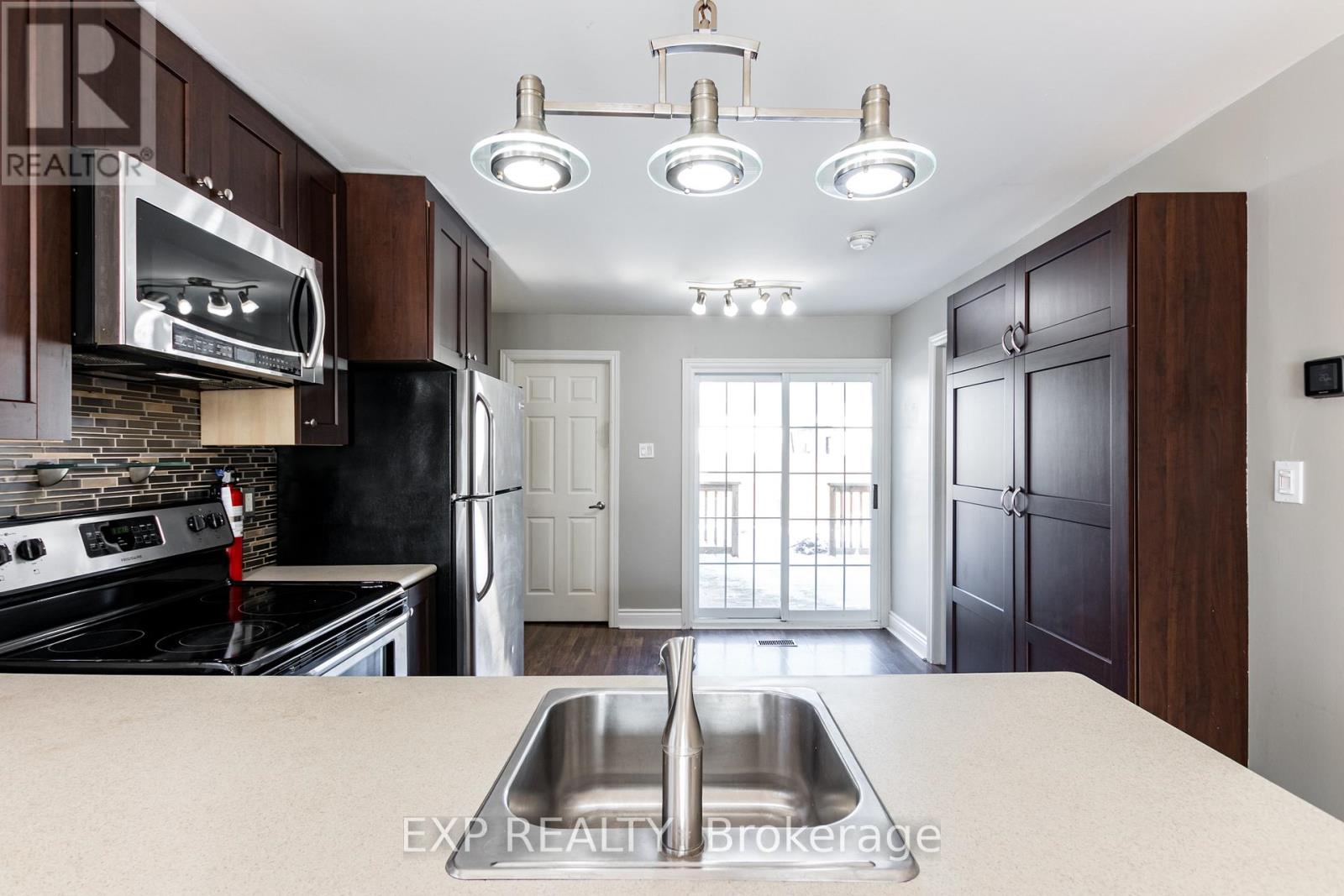 230 Pine Beach Drive, Georgina, Ontario L4P 2V5 - Photo 12 - N12523852