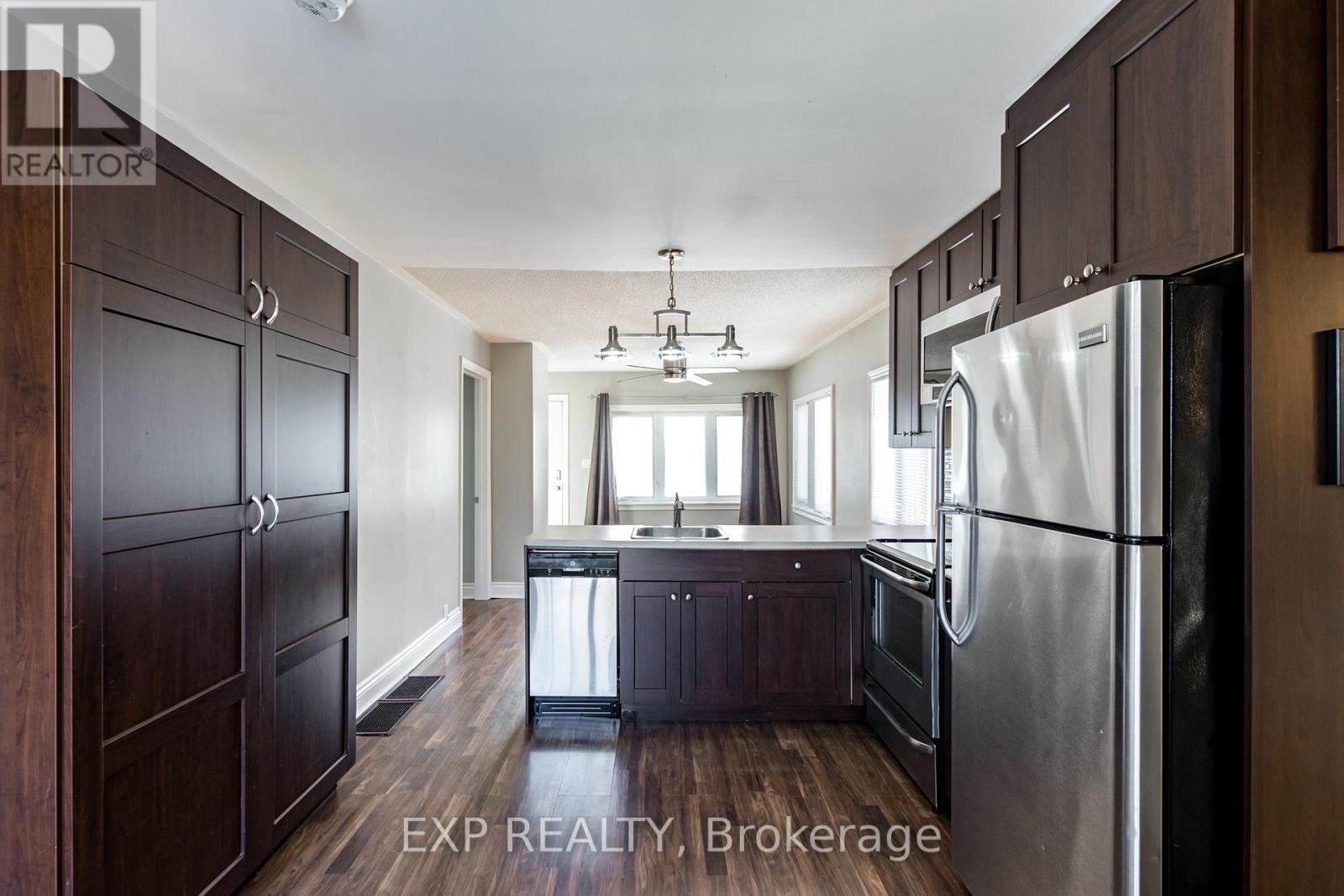 230 Pine Beach Drive, Georgina, Ontario L4P 2V5 - Photo 13 - N12523852