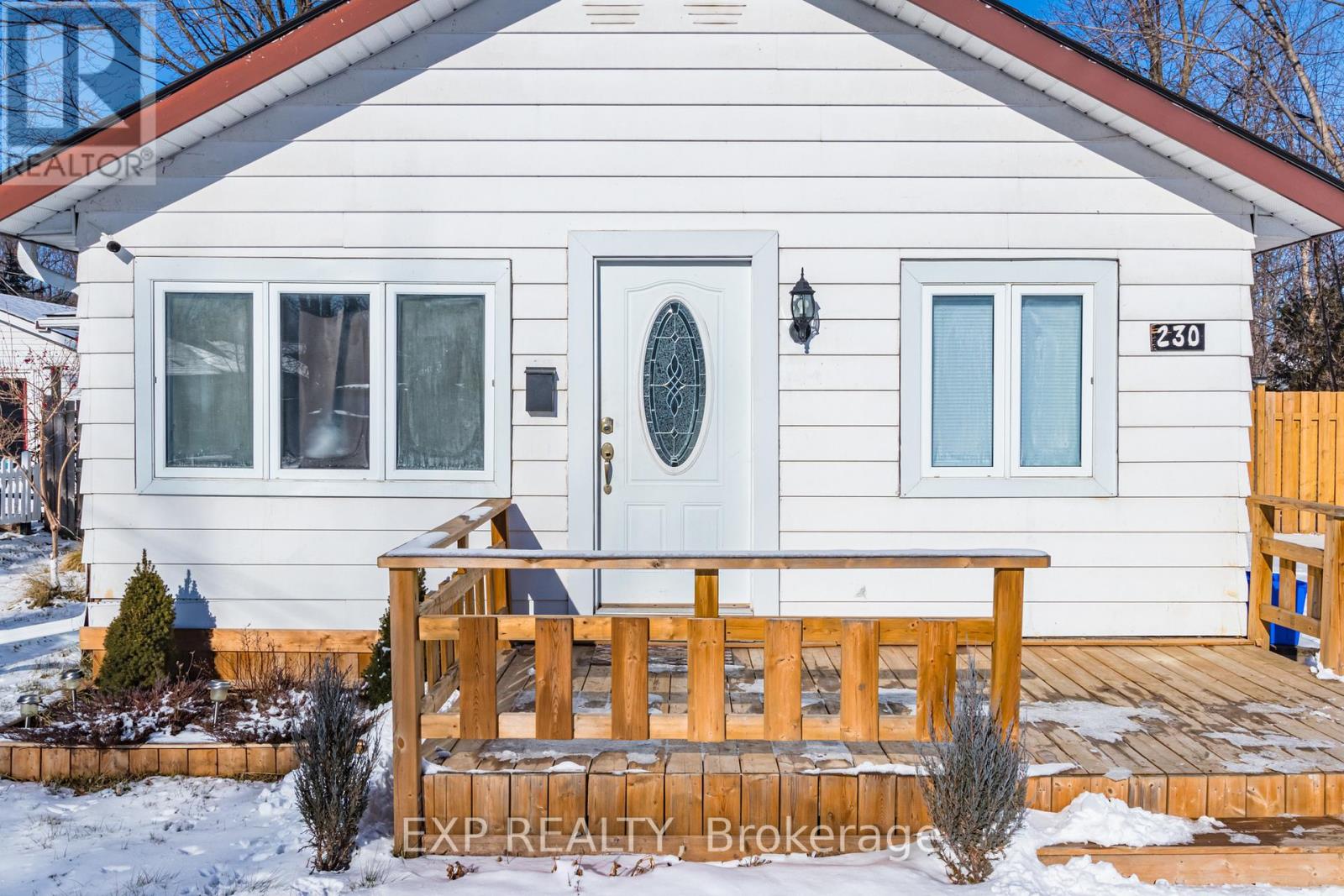 230 Pine Beach Drive, Georgina, Ontario L4P 2V5 - Photo 3 - N12523852