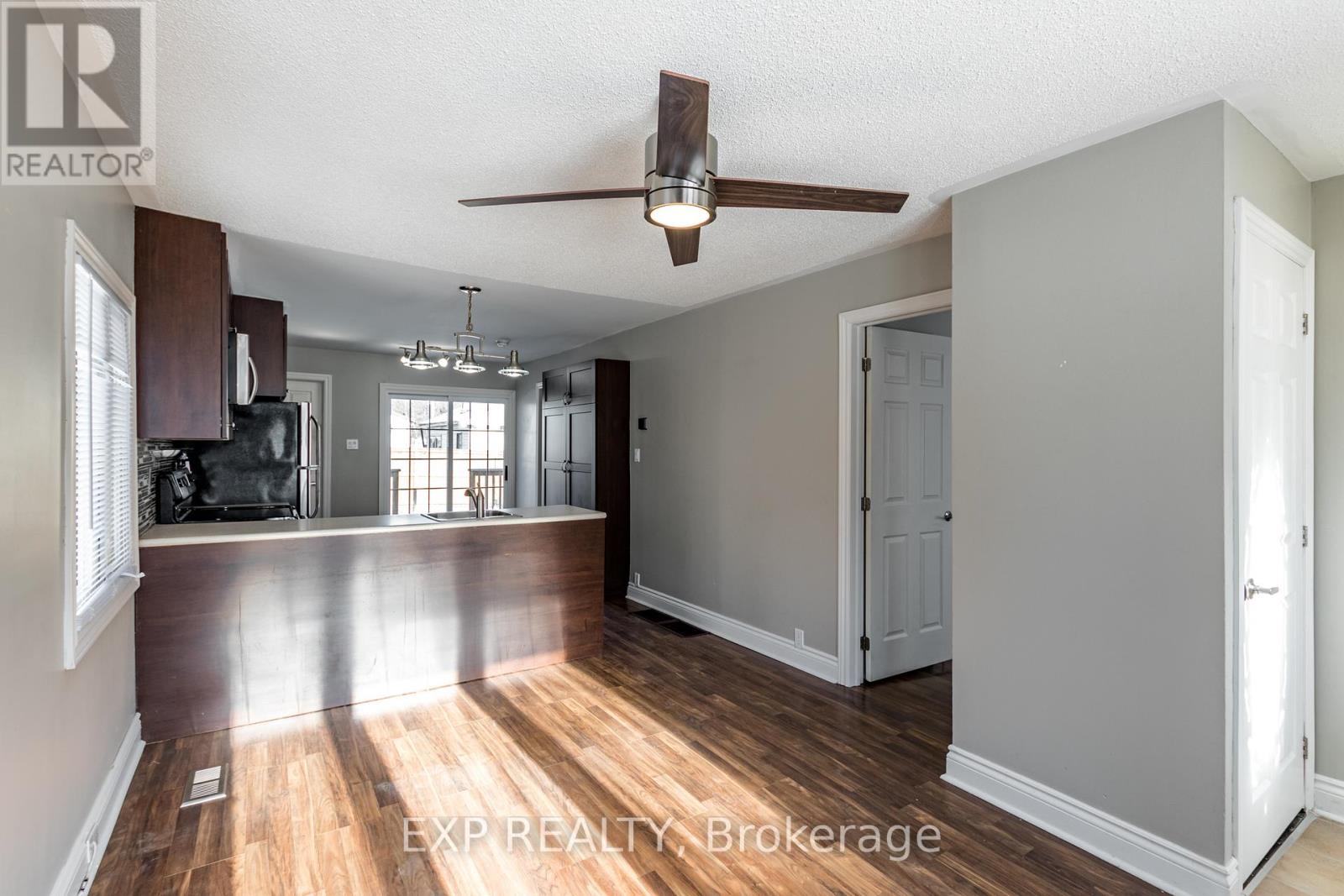 230 Pine Beach Drive, Georgina, Ontario L4P 2V5 - Photo 7 - N12523852