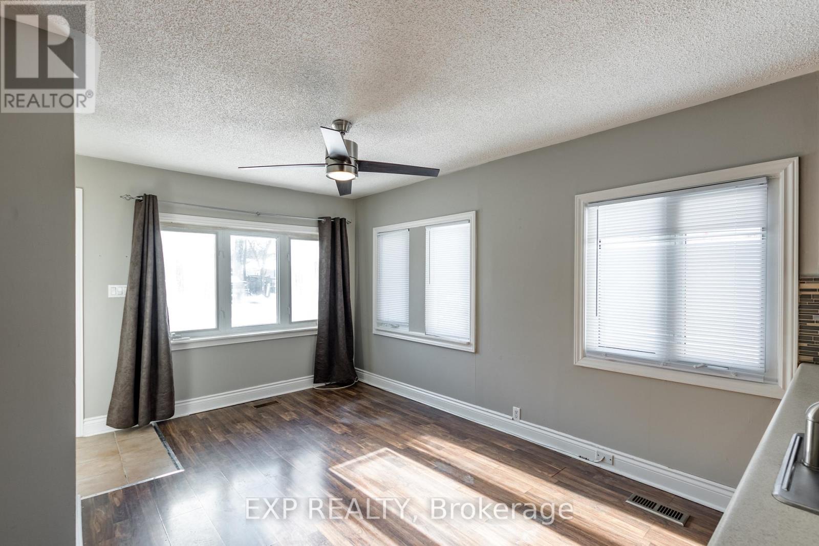 230 Pine Beach Drive, Georgina, Ontario L4P 2V5 - Photo 8 - N12523852